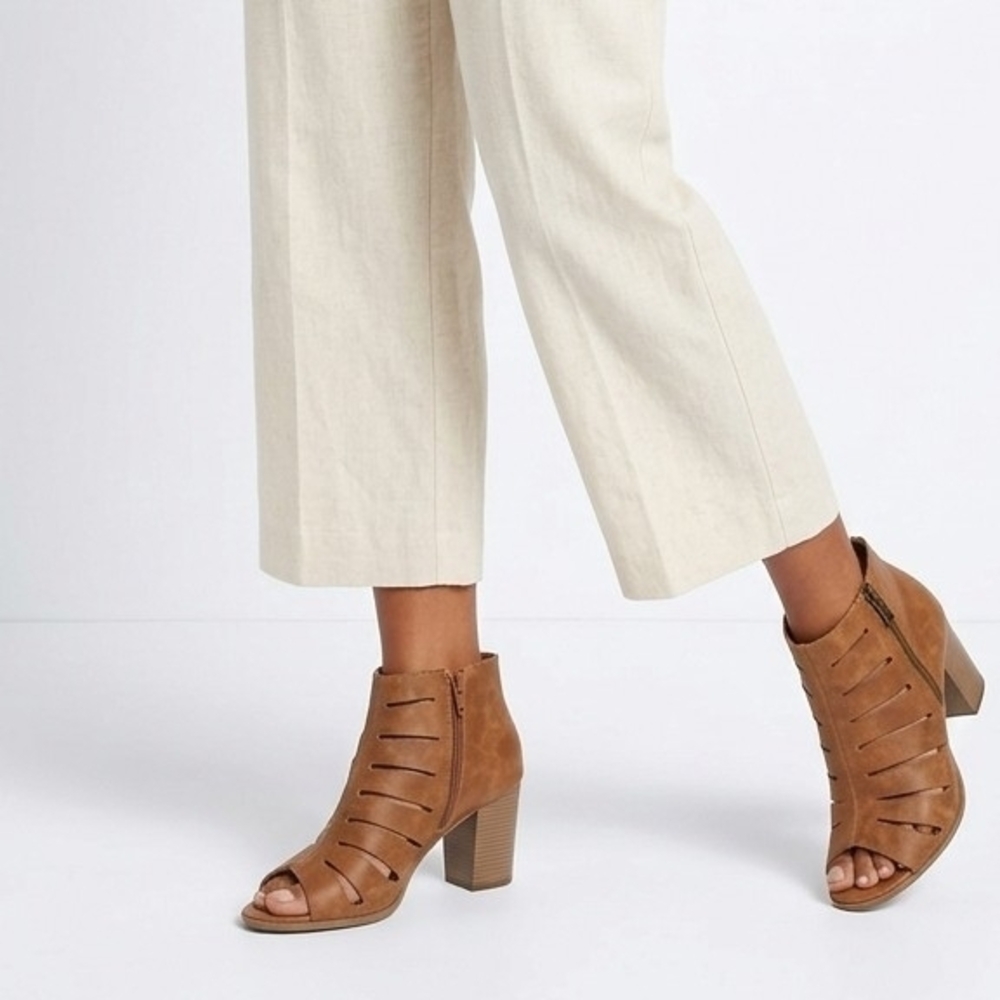 Report Tan Ankle Booties Size 11✨
